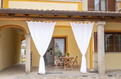 Buddittogliu Straulas House | Holiday Home 'Casa La Cinta' with Mountain View, Wi-Fi and Air Conditioning