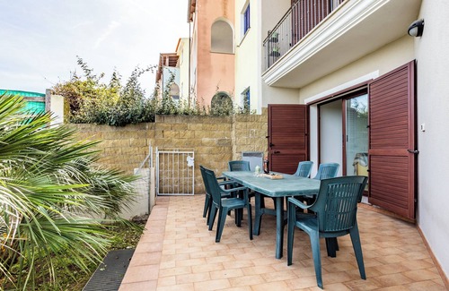 La Muddizza House | Holiday Home 'Casa La Palma Vista Mare' with Sea View, Wi-Fi and Air Conditioning