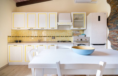 Dorgali House | Holiday Home 'Casa Luna' with Lake View, Wi-Fi and Air Conditioning