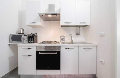 Assemini House | Holiday Home 'Casa Manu' with Private Terrace, Wi-Fi and Air Conditioning