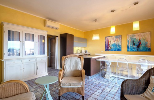 La Pelosa House | Holiday Home 'Casa Marina' with Sea View, Private Terrace and Air Conditioning