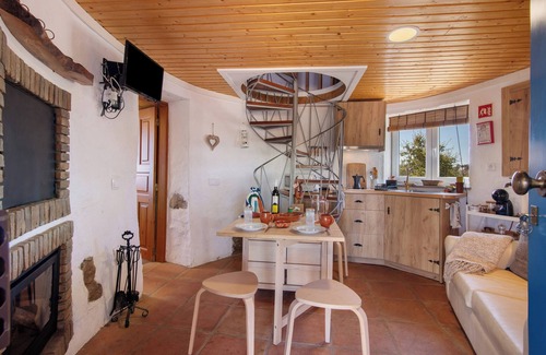 Cortelha House | Holiday Home 'Casa Moinho Da Eira' with Mountain View, Wi-Fi and Air Conditioning