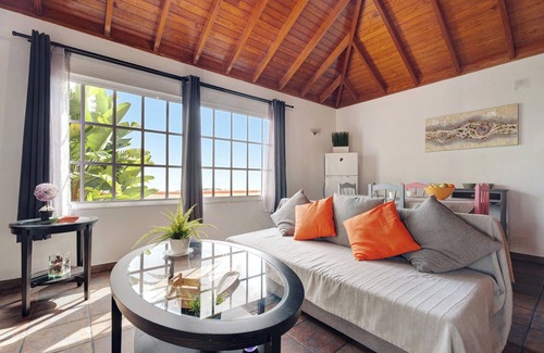 Los Llanos de Aridane House | Holiday Home 'Casa Óscar' with Mountain View, Private Pool and Wi-Fi