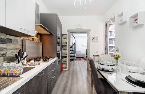 Borgo Ticino House | Holiday Home 'Casa Perry - Lago Maggiore' with Balcony and Wi-Fi