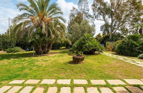 Pula House | Holiday Home 'Casa Peppina Sulla Spiaggia' with Private Terrace, Wi-Fi and Air Conditioning