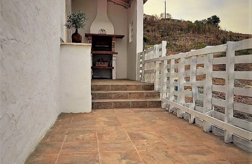 Mertola House | Holiday Home 'Casa Da Aldeia' with Private Terrace, Wi-Fi and Air Conditioning
