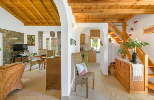 Baiona House | Holiday Home 'Casa Pavão - Selão Da Eira' with Sea View, Shared Pool and Wi-Fi
