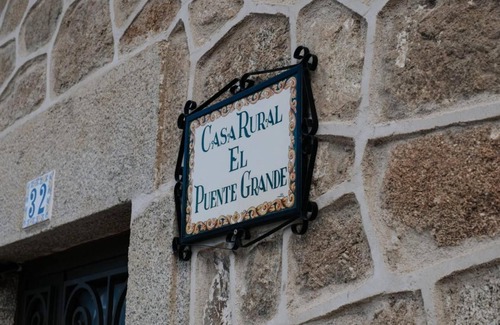Navahermosa House | Holiday Home 'Casa Rural El Puente Grande' with Private Pool, Wi-Fi and Air Conditioning