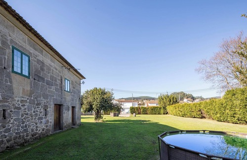 Areas House | Holiday Home 'Casa Rectoral Entera' with Mountain View, Private Pool and Wi-Fi