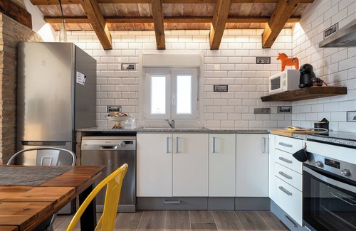 Deltebre House | Holiday Home Casa rural Maño with Shared Pool and Garden