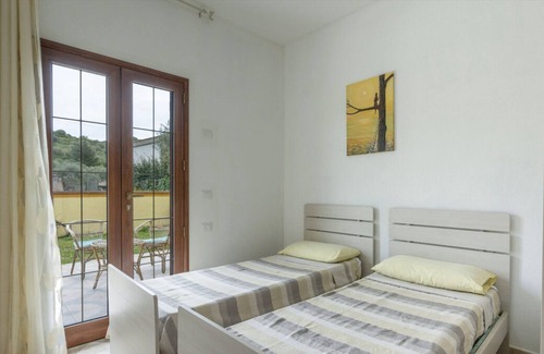 Buddittogliu Straulas House | Holiday Home 'Casa Suaraccia' with Mountain View, Wi-Fi and Air Conditioning