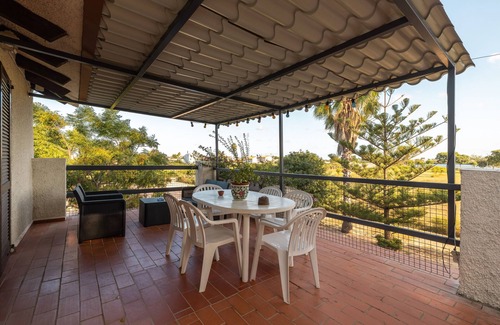 Deltebre House | Holiday Home 'Casa Sorrapa' with Lake Views, Wi-Fi and Air Conditioning