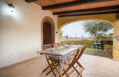 Orosei House | Holiday Home 'Casa Su Barone 2' with Shared Garden, Wi-Fi and Air Conditioning