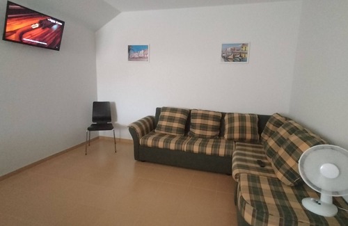 Oliveira De Azemeis House | Holiday Home 'Casa T3 Área Metropolitana do Porto' with Mountain View, Shared Terrace and Wi-Fi