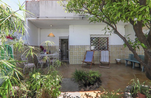 Tavira Apartment | Holiday Home “Casa Tangerina” with Garden & A/C