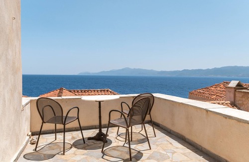 Monemvasia House | Holiday Home 'Casa Tradizionale Monemvasia' with Sea View, Wi-Fi and Air Conditioning