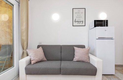 Pittulongu House | Holiday Home 'Casa Vacanze Lo Squalo' with Wi-Fi and Air Conditioning