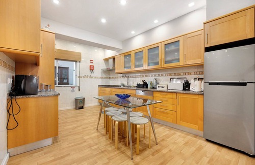Ferragudo House | Holiday Home 'Casa Vista Rio' with Sea View, Wi-Fi and Air Conditioning
