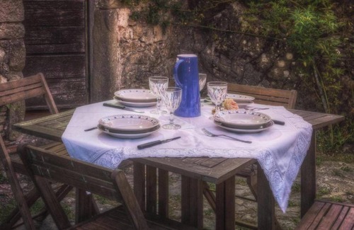 Bagnone House | Holiday Home 'Casale La Compagnia' with Mountain View, Private Garden and Wi-Fi