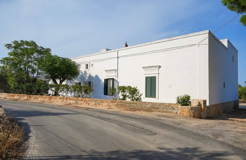 L'Assunta House | Holiday Home 'Casale Mba Graziudd' with Private Garden, Wi-Fi and Air Conditioning