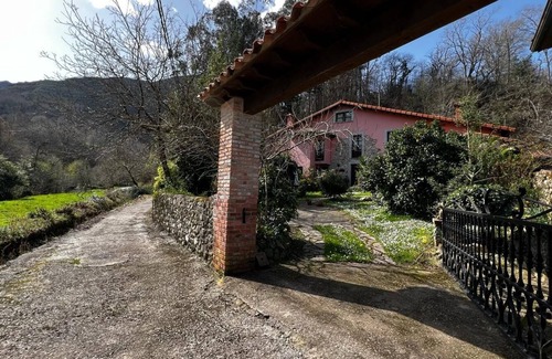 Mestas House | Holiday Home 'Caseron De Pontigu' with Mountain View, Private Terrace and Wi-Fi