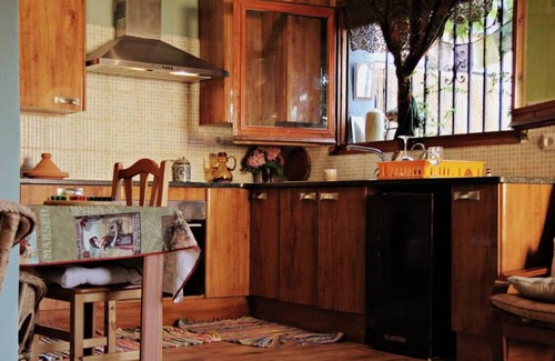 Arbucies House | Holiday Home 'Casita De Bosque' with Shared Pool, Shared Terrace and Wi-Fi