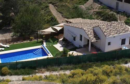 Finestrat House | Holiday Home 'Casita Lukalalo' with Mountain View, Pool & Wi-Fi