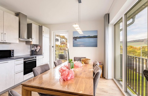 Heringhausen House | Holiday Home 'Catharina' with Lake View, Private Terrace and Wi-Fi