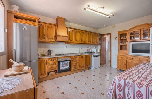 Lanjaron House | Holiday Home 'Chalet Venta Del Aire' with Mountain View, Wi-Fi and Air Conditioning