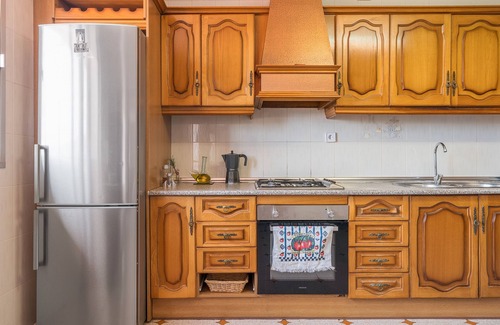 Lanjaron House | Holiday Home 'Chalet Venta Del Aire' with Mountain View, Wi-Fi and Air Conditioning