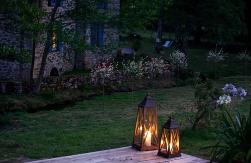 Auriac House | Holiday Home 'Charmant Moulin De Selves' with Private Garden
