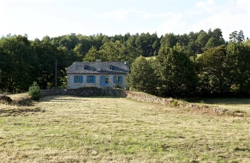 Auriac House | Holiday Home 'Charmant Moulin De Selves' with Private Garden