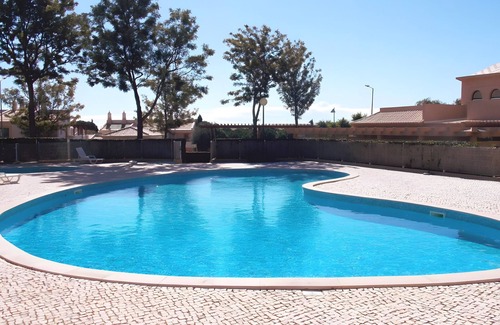 Santa Eulalia House | Holiday Home 'Charming Albufeira' with Shared Pool, Wi-Fi and Air Conditioning