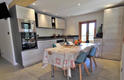 Beaujeu House | Holiday Home 'Château Saint-jean' with Mountain View, Private Terrace and Wi-Fi