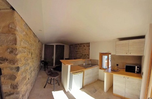 Beaujeu House | Holiday Home 'Château Saint-jean' with Mountain View, Private Terrace and Wi-Fi