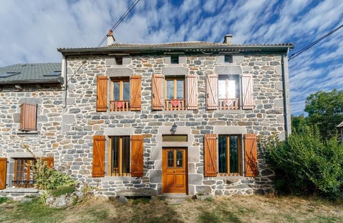 Valuejols House | Holiday Home 'Chez Félicie' with Private Terrace and Shared Garden