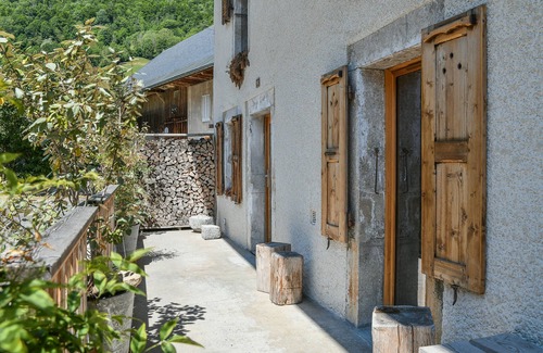 Aillon-le-Jerune House | Holiday Home 'Ciméléon Bas' with Mountain View, Private Terrace and Wi-Fi
