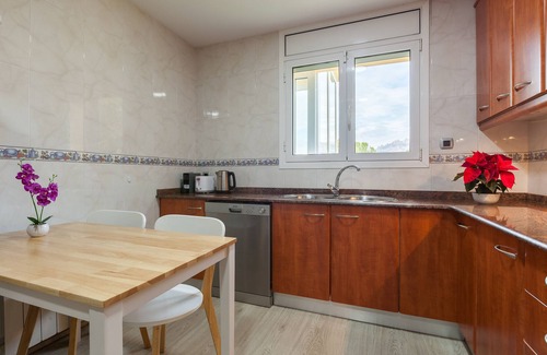 Collbato House | Holiday Home 'Collbato Resort' with Mountain View, Wi-Fi and Air Conditioning