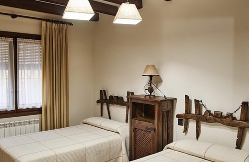 Hontanar House | Holiday Home 'Complejo El Cantueso' with Mountain View, Wi-Fi and Air Conditioning