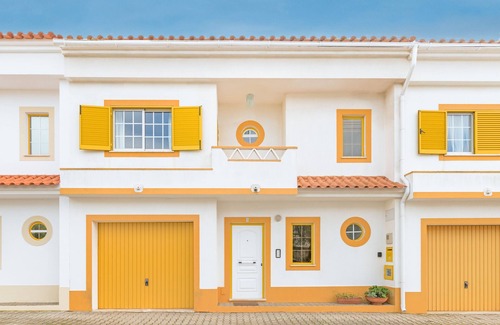 Longueira House | Holiday Home 'Costa Do Moinho' with Private Terrace, Balcony and Wi-Fi