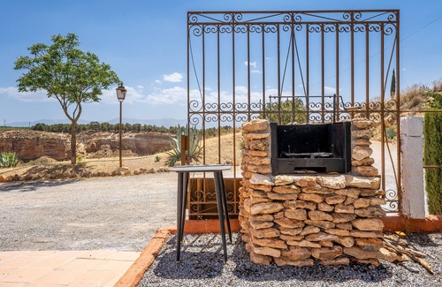 Guadix House | Holiday Home 'Cueva Trigo' with Mountain View, Shared Pool and Wi-Fi