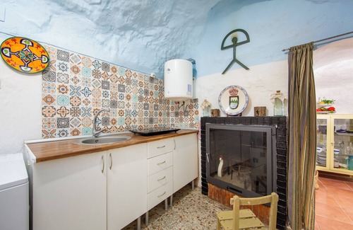 Gador House | Holiday Home 'Cueva' with Mountain View, Private Terrace and Wi-Fi