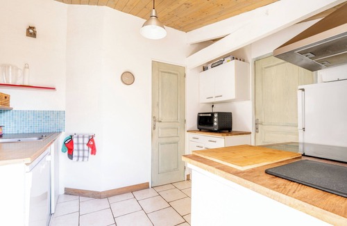 La Faute-sur-Mer House | Holiday Home "De Pêcheur Au Calme" with Private Terrace, Private Garden and Wi-Fi