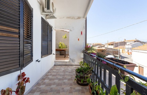 Riola Sardo House | Holiday Home 'Da Flavia' with Private Terrace, Private Garden and Air Conditioning