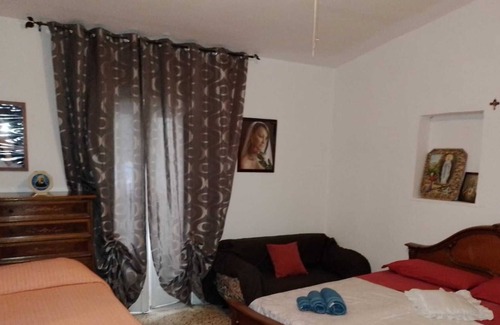 Piazza Armerina House | Holiday Home "Da Zia Iole" with Private Terrace and Balcony