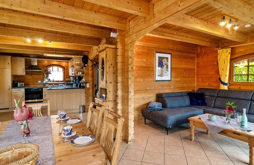 Steinbild House | Holiday Home 'Das Alpenhaus An Der Ems' with Lake View, Private Terrace and Wi-Fi