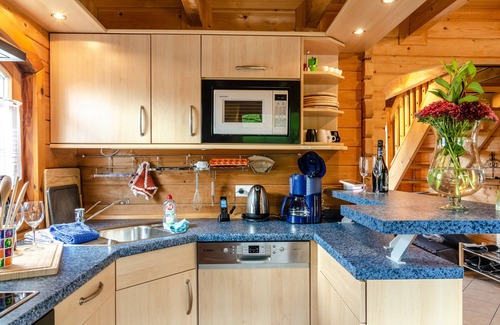 Steinbild House | Holiday Home 'Das Alpenhaus An Der Ems' with Lake View, Private Terrace and Wi-Fi