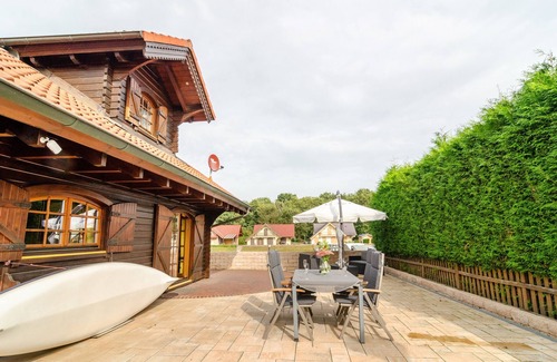Steinbild House | Holiday Home 'Das Alpenhaus An Der Ems' with Lake View, Private Terrace and Wi-Fi