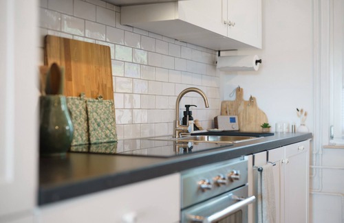 Burkheim House | Holiday Home 'Burkheim' with Balcony, Wi-Fi and Private Gym