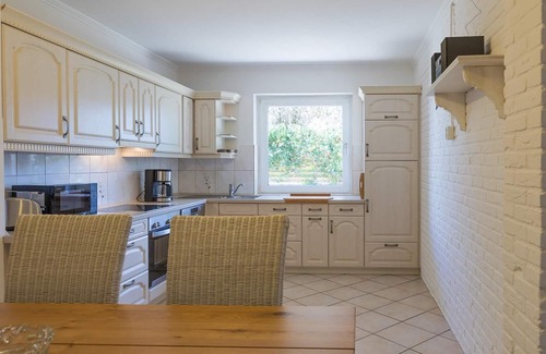 West Husum House | Holiday home Deichblick in Husum for up to 4 people